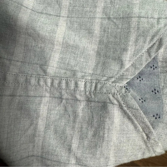 TOMMY BAHAMA Long Sleeve Button Front Shirt in Raincloud Ombre Stripe Size Large - Picture 4 of 6